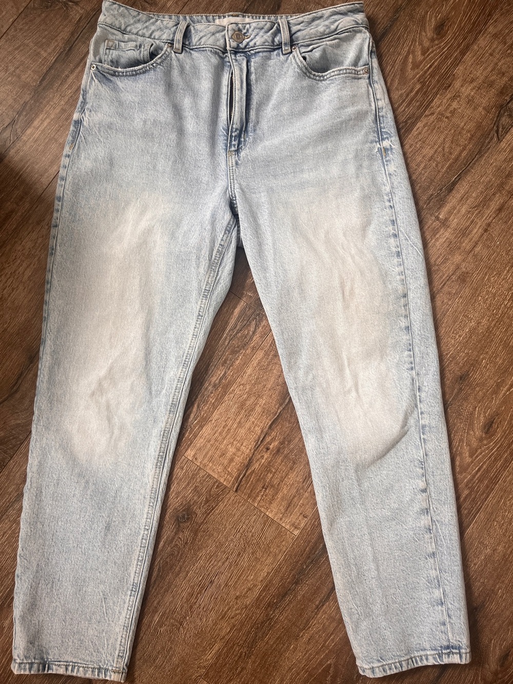 Light Wash Women’s Jeans - Classic Straight Fit
